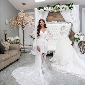 Elegant Lace Wedding Robe